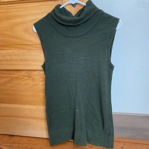 Turtle neck sweater vest
